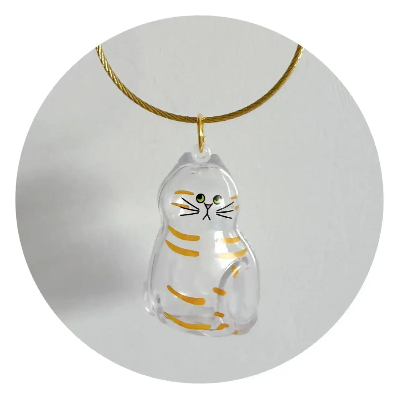 Creative Dog Hair Storage Keychain Transparent Dog\Cat Shape Memorial Pendant Handmade close-up view
