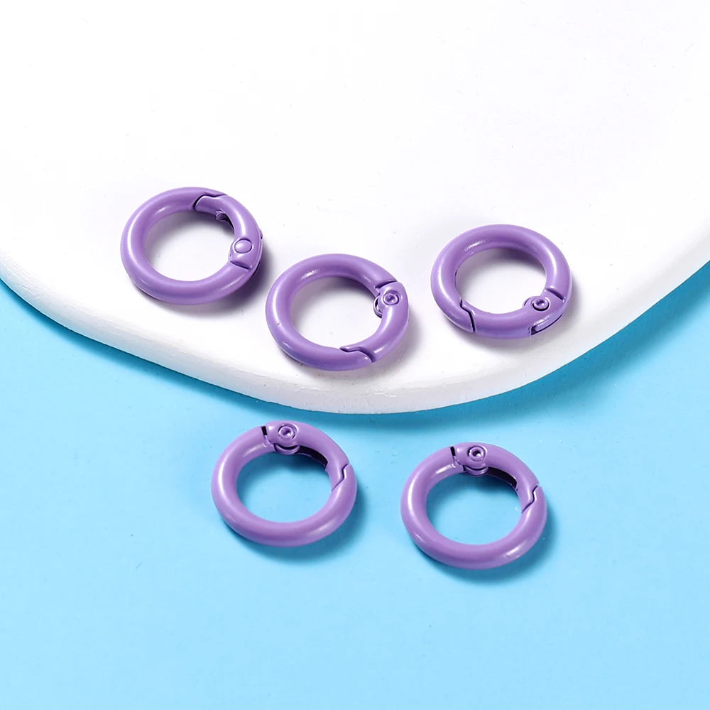 Ring Spring Clasp Openable Round Carabiner Keychain Clips Hook Dog Chain Jewelry Buck lifestyle view