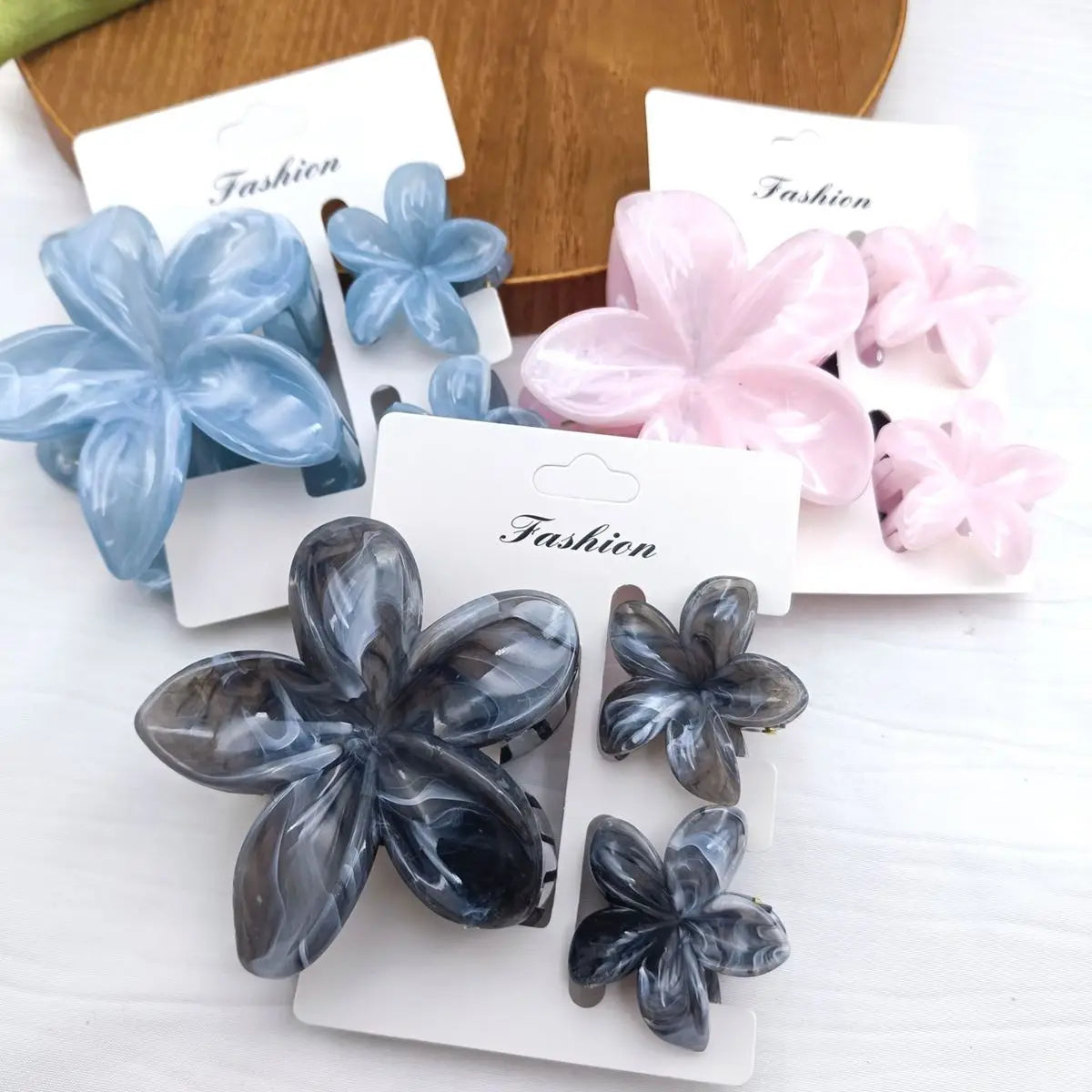 3/6/9/12PCS Hawaiian Gradient Flower Hair Claw Clip For Women Girl Fashion Plastic No lifestyle view
