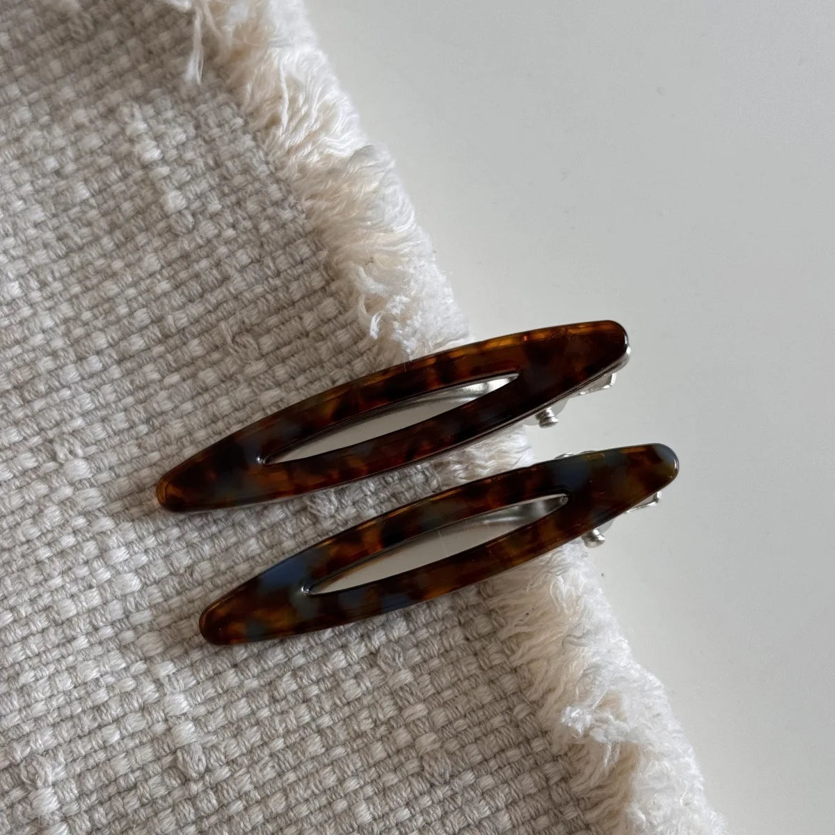 2pcs/set Acetate Hair Clips Hollow Out Oval Bangs Duckbill Clips Geometric Barrettes alternate view