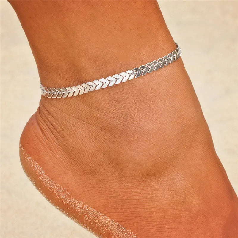 Modyle 2024 New Bohemia Handcuffs Anklet Multilayer Silver Color Foot Chain Fashion An close-up view