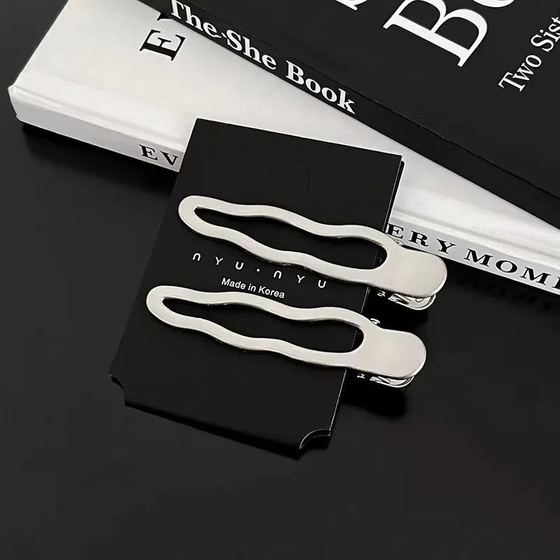 Women Metal Y2K Hair Clips Exquisite Duckbill Clip Girls Hairpins Side Bangs Barrettes close-up view