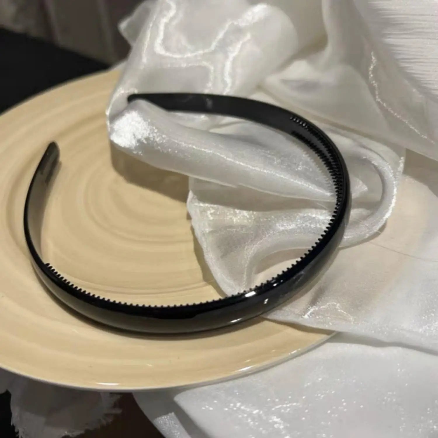 Plastic Translucent Hair Head Hoop Band Headband Women Hairband for girls Non-slip Tooth detail view