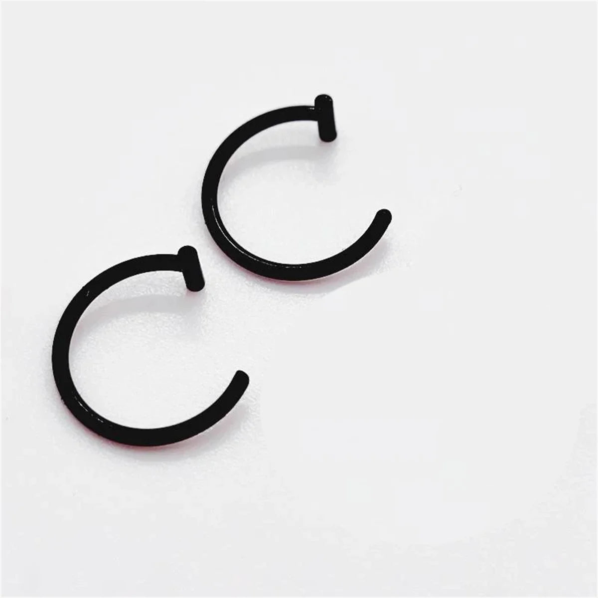 2/4Pcs 18G 316L Stainless Steel Fake Lip Rings for Women Men, Fake Septum Nose Ring C lifestyle view