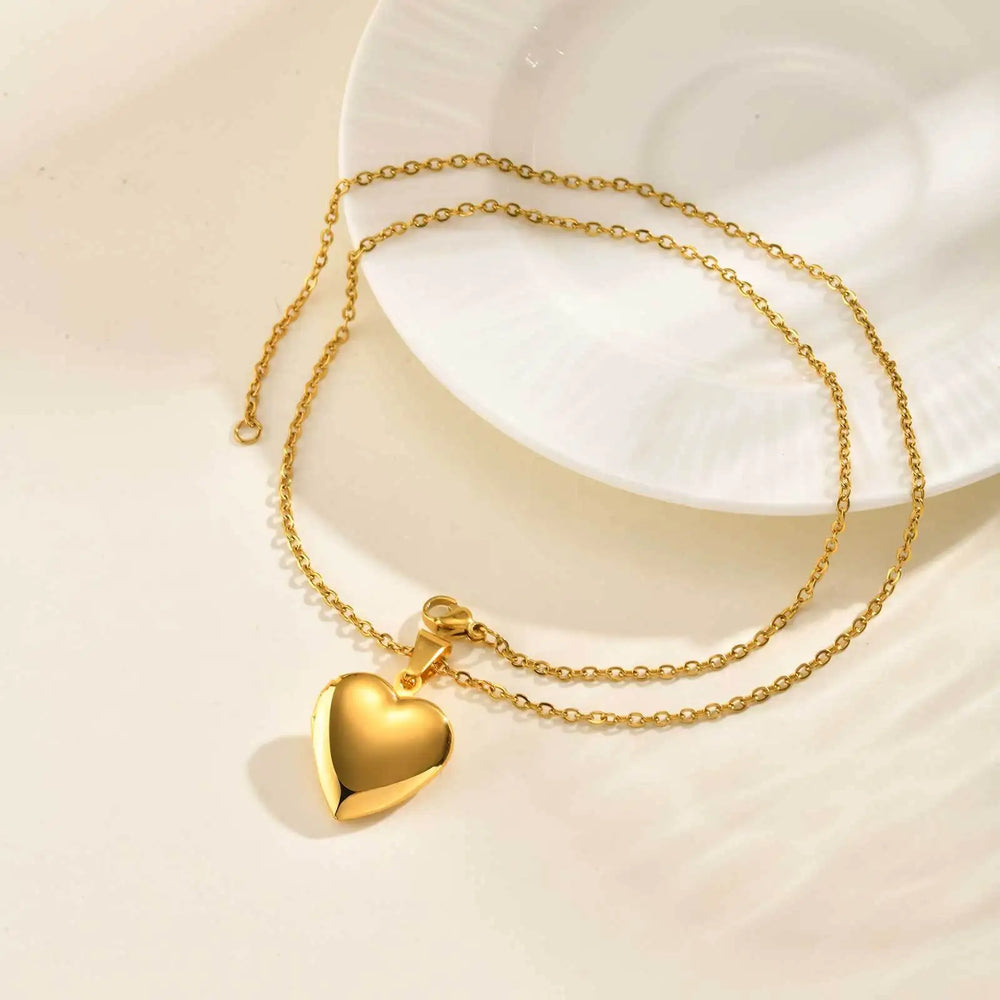 Personalized Heart Photo Pendant Necklace, Customized Image Picture Locked Necklace Je close-up view