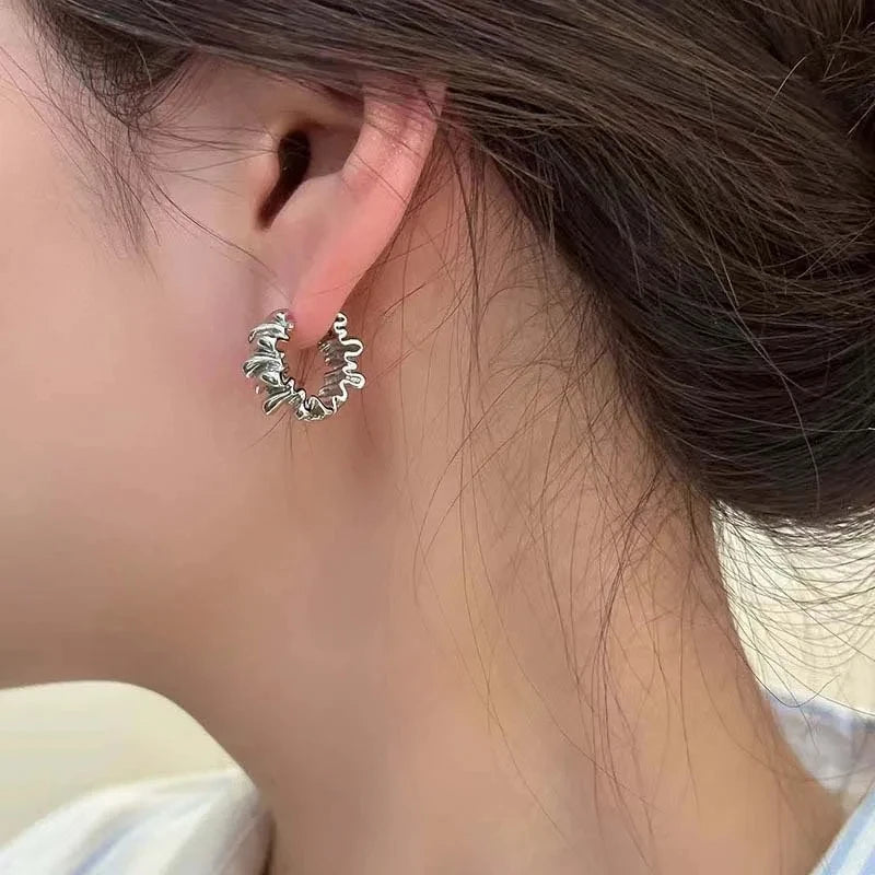 Vintage Metal Irregular Wavy Pleated Hoop Earrings | 2026 New Trendy Geometric Temperame detail view