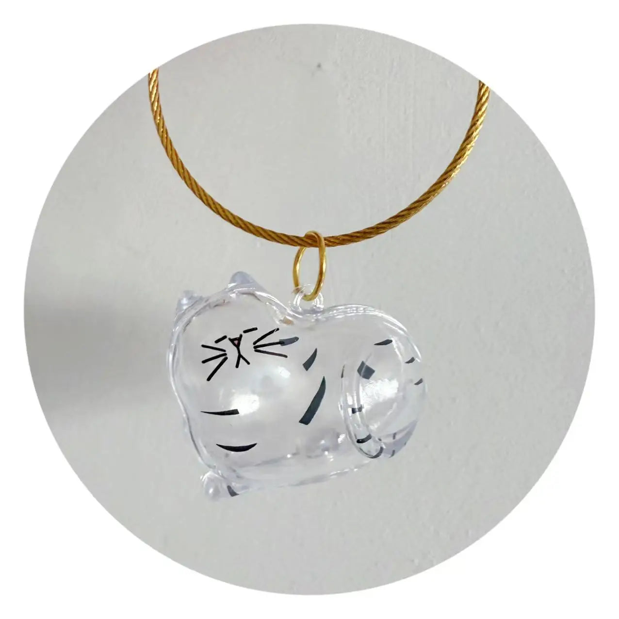 Hanging Pet Hair Storage Container Handmade Cat Fur/Dog Hair Memorial Resin Keychain P close-up view