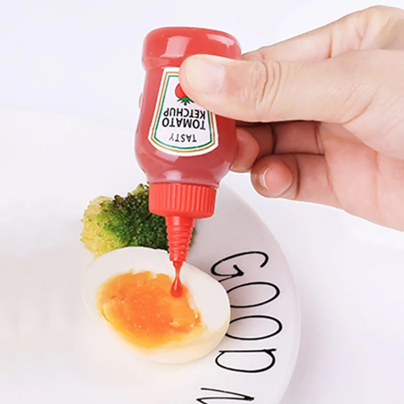 1-6Pcs Mini Seasoning Sauce Bottle Portable Tomato Ketchup Bottle Salad Dressing Cont lifestyle view