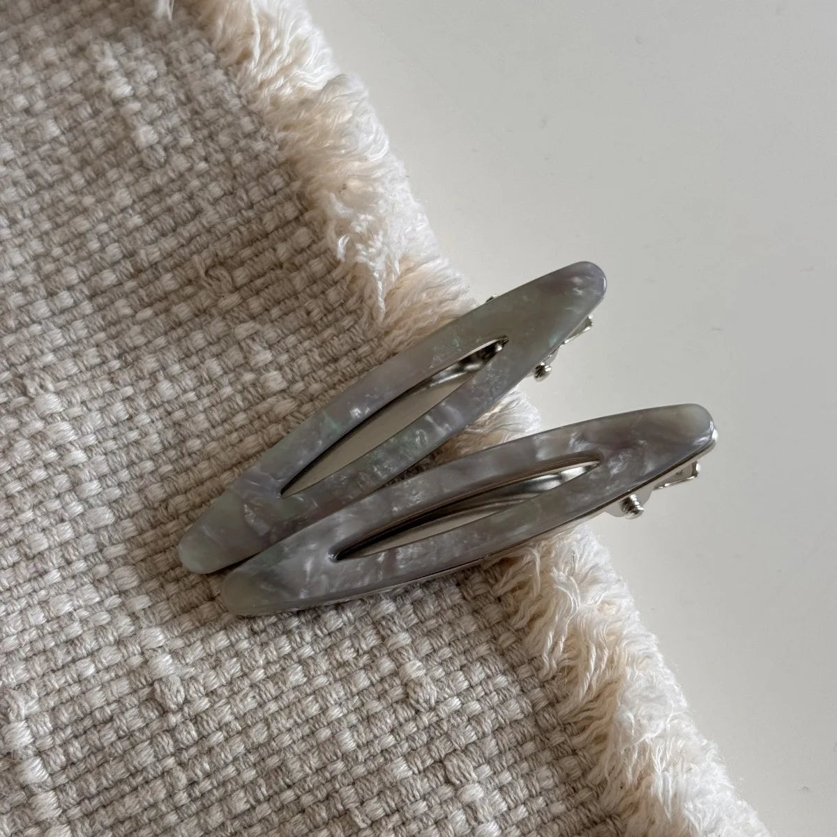 2pcs/set Acetate Hair Clips Hollow Out Oval Bangs Duckbill Clips Geometric Barrettes Sid detail view