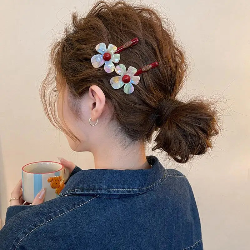 Stylish Hair Clip with Gradient Flower Design for Elegant Presentations