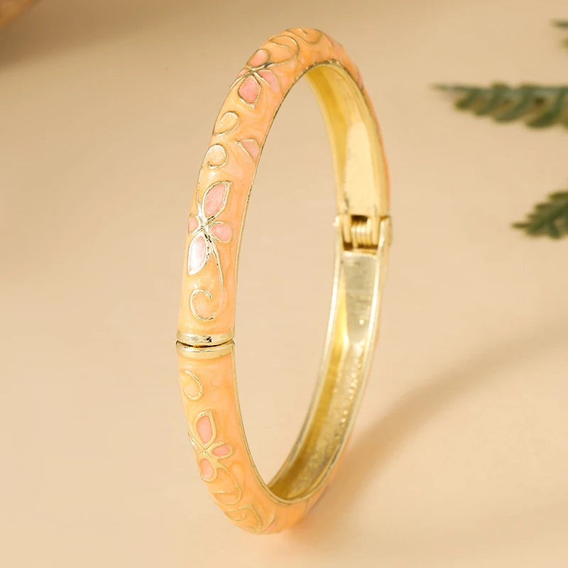 FTCY Fine Four-leaf clover bracelet For Women Bohemian Ethnic Enamel Bracelet Cloison lifestyle view