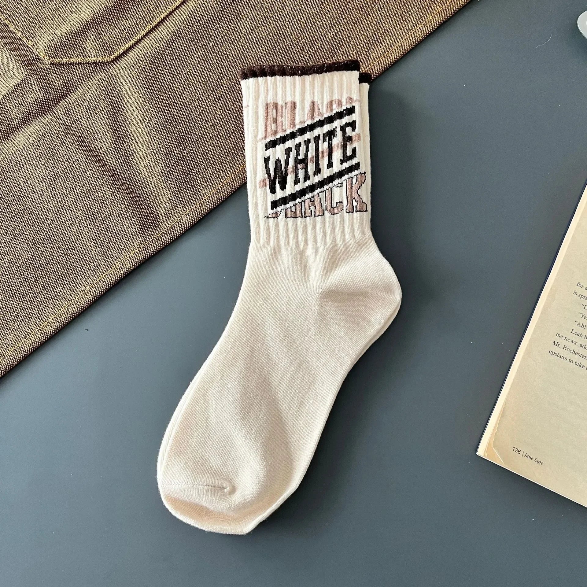 1/3/5/8 Pairs Retro American Men's Mid-rise Socks Women Ins-style Casual Sports Basketba detail view