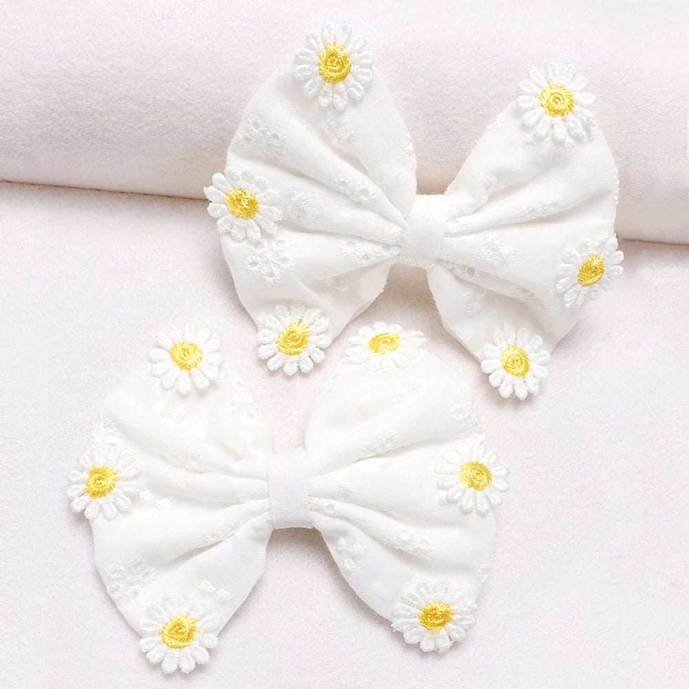 2 PC Daisy Hair Clips Girls White Bow Hair Clips Simple Flower Hair Accessories Hair Cli detail view