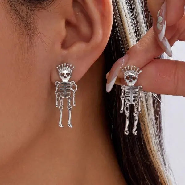 Funny Prank Flies Stud Earrings For Women Realistic Simulation Insect Small Fly Earrings detail view