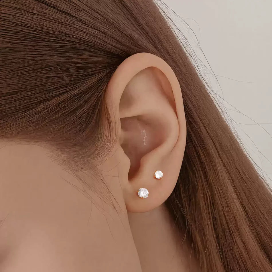16G 18G Titanium Labret Stud Nose Ring | Zircon Internally Threaded Body Jewelry for Tra detail view