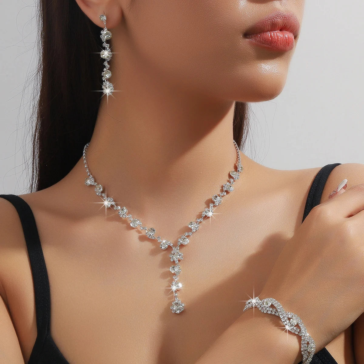 4PC Women's Fashion Copper Claw Chain Sunflower Necklace Earrings Bracelet Jewelry Se lifestyle view