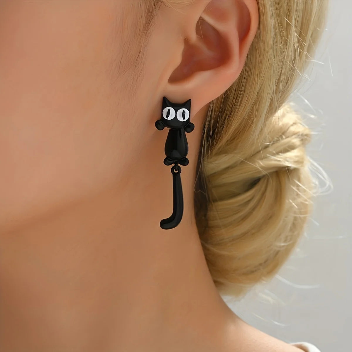 Creative Black Cat Design Stud Earrings Ear Jacket Zinc Alloy Jewelry Punk Leisure Style detail view