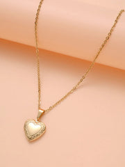 Vintage Carved Heart Photo Box Necklace, Gold-Plated Openable Heart Pendant, Fine Chain detail view