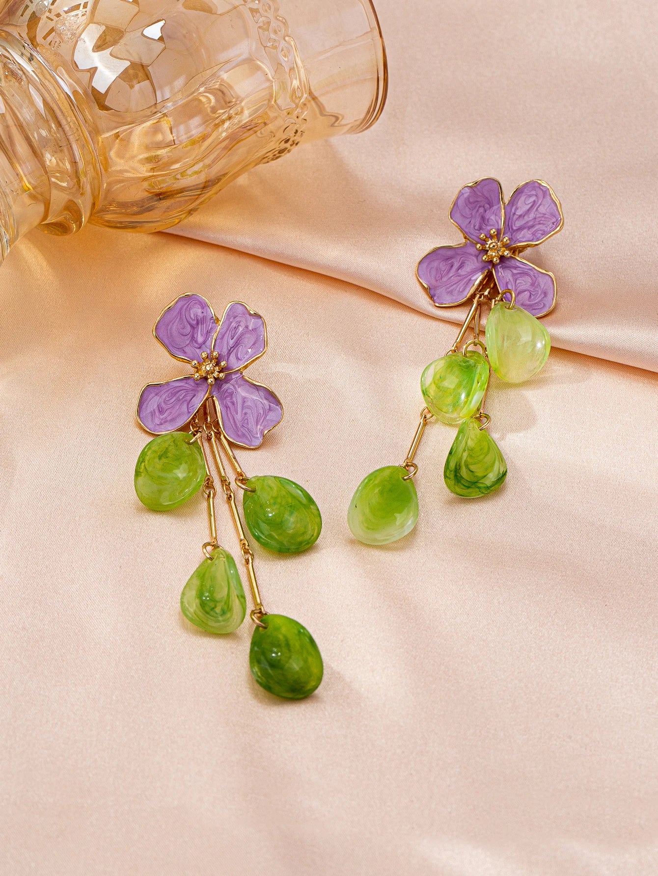 Elegant Summer Bright and Luxurious High-End Women's Small Flower Earrings detail view