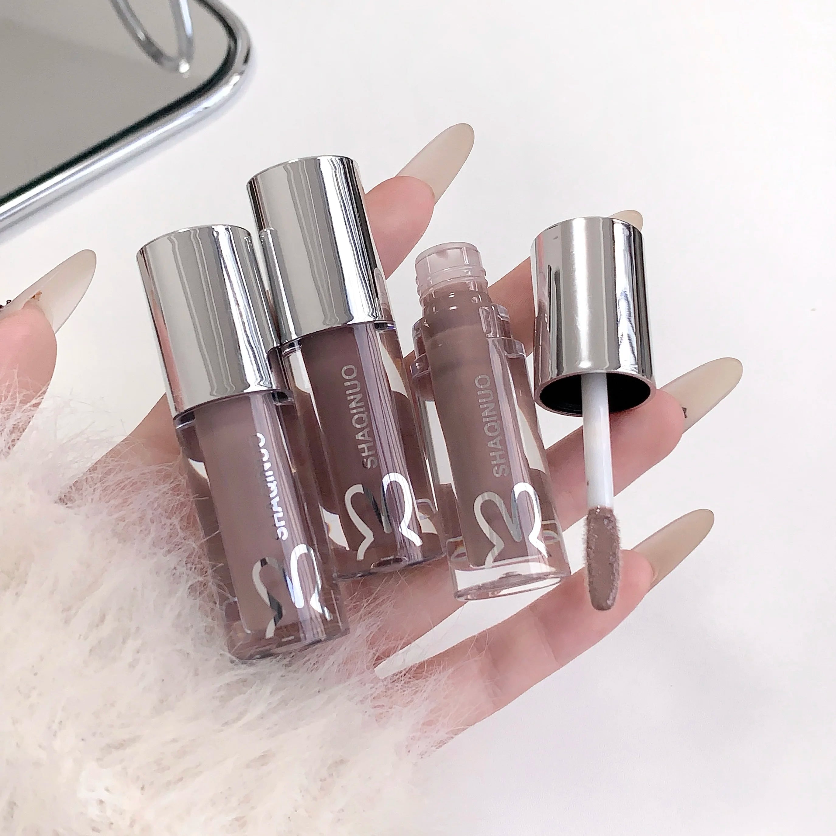 SHAQINUO Water Light Mirror Lip Gloss | Long-Lasting Moisturizing Lip Oil with Pearlesce detail view