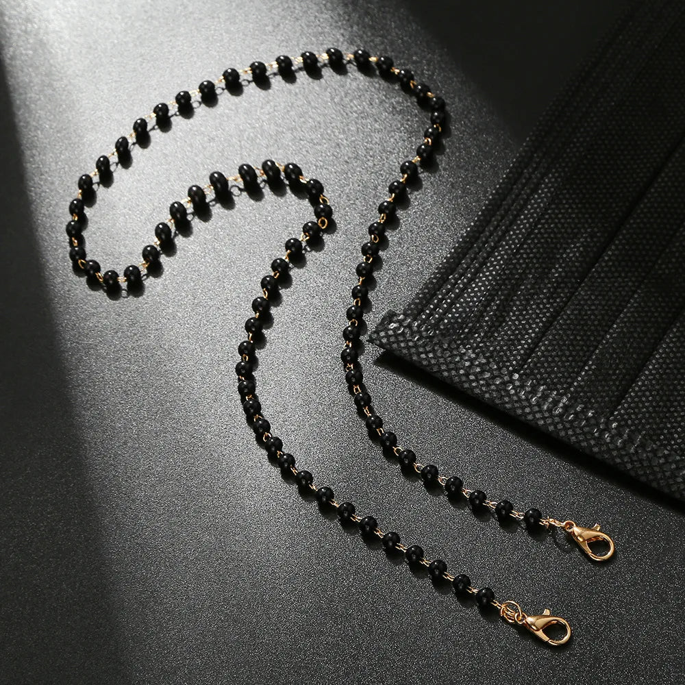 Fashion Eyeglasses Chain Imitation Pearl Beaded Trendy Women Outside Casual Sunglasses close-up view