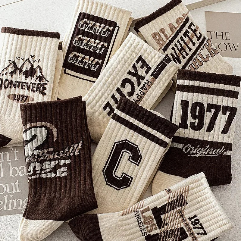 1/3/5/8 Pairs Retro American Men's Mid-rise Socks Women Ins-style Casual Sports Basketball Graffiti