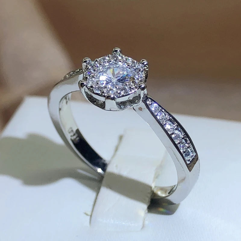 New Fashion Jewelry Zircon Round Wedding Rings For Women Girl 925 Stamp Six-claw Full close-up view