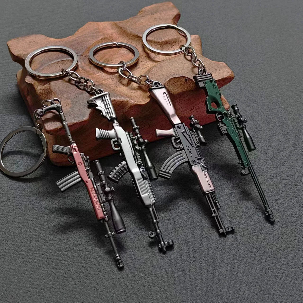 Mini Keychain Pendant Peace Elite 98k Alloy Gun Model PUBG Battlefield Boy Toy Handsom close-up view