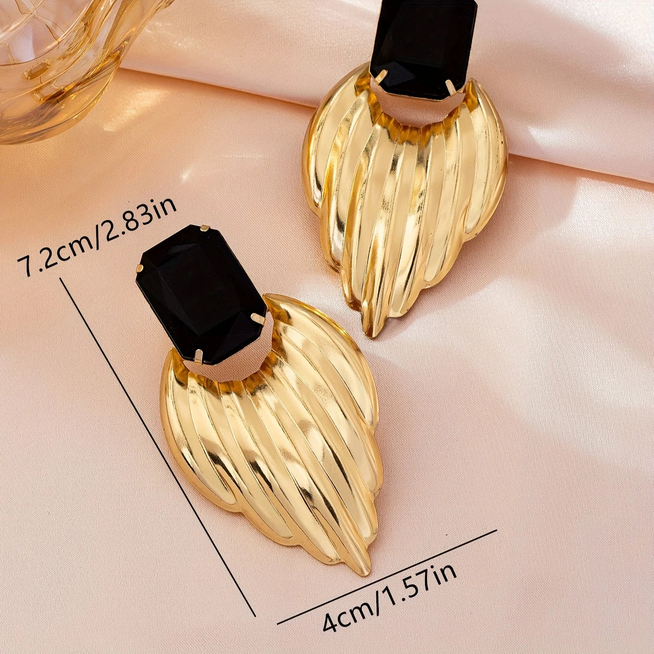 A Pair of Arabic Metal-Style Fashionable, Sexy and Versatile Women's Earrings