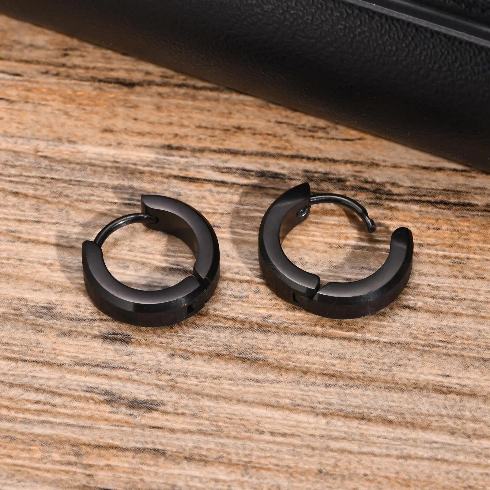 Vnox Anti Allergy Stainless Steel Hoop Earrings, Unisex Simple Metal Huggies Earrings, close-up view