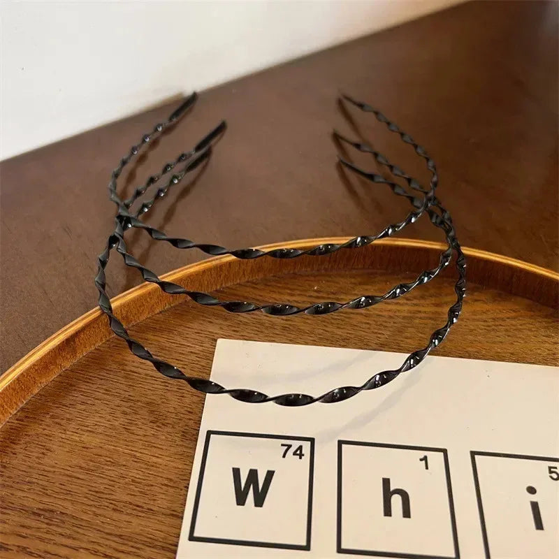 Invisible Iron Metal Headband for Men and Women Long Hair Sports Face Washing Wavy Ha lifestyle view