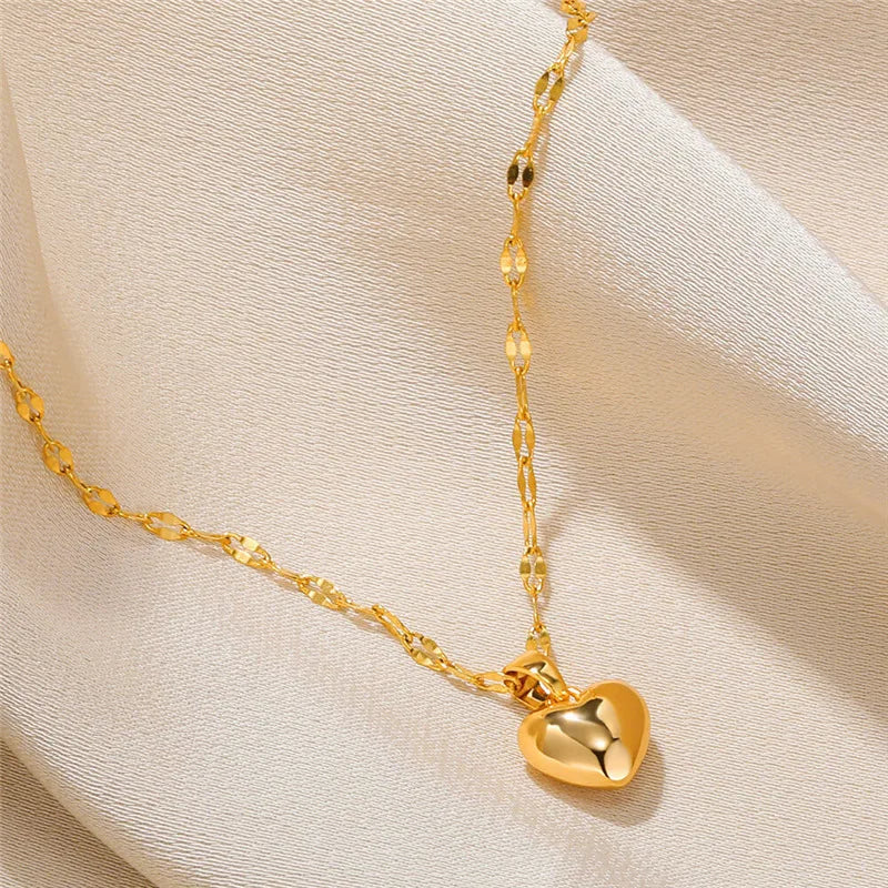 Charm Love Heart Pendant Necklace for Women Gold Color Fashion Lip Chain Simple Metal close-up view