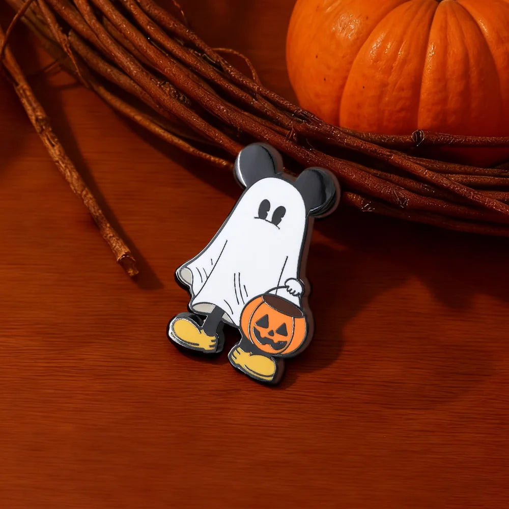 Ghost Mouse lifestyle view