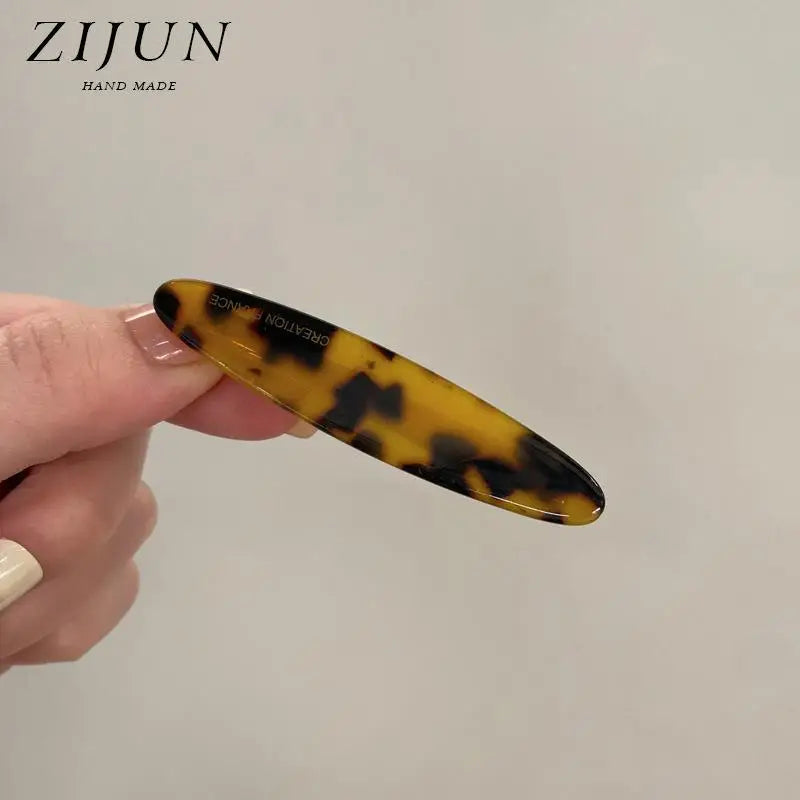Elegant French Style Hair Clips for Women Simple Retro Oval Acetic Acid Barrettes Lig lifestyle view