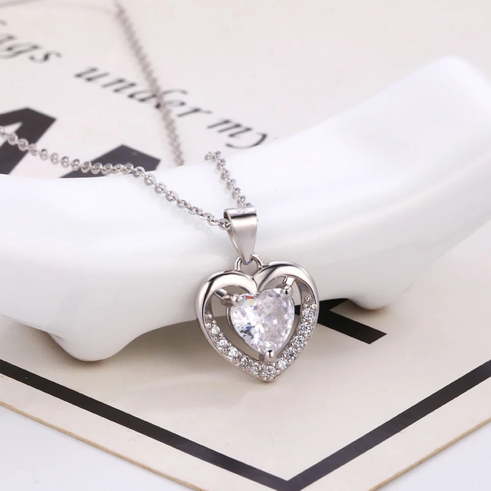 Eternal Heart Love Necklace Women's High End Stainless Steel Clavicle Chain Accessori alternate view