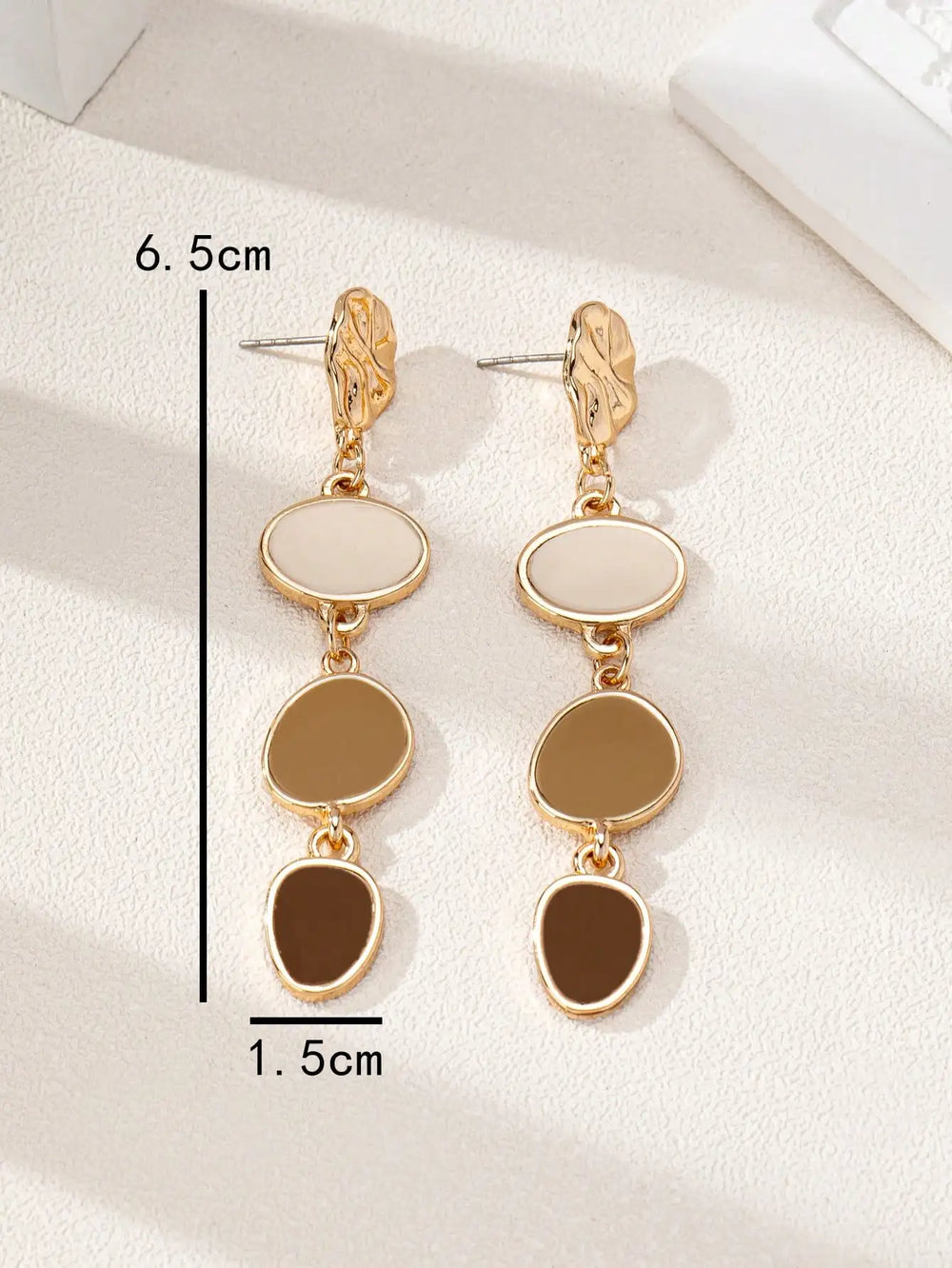 A Pair of Trendy, Casual, Fashionable, Oil-Drip Style, Elegant, Unique, Versatile W additional angle