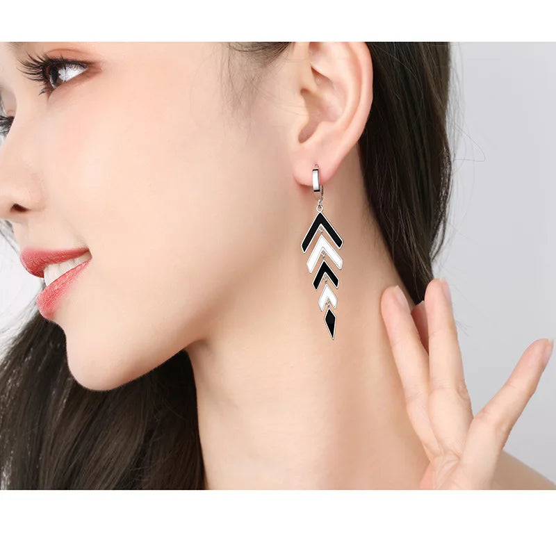 Women's 925 Sterling Silver Black & White Zircon Pendant Earrings Set Fashionable Jewe close-up view