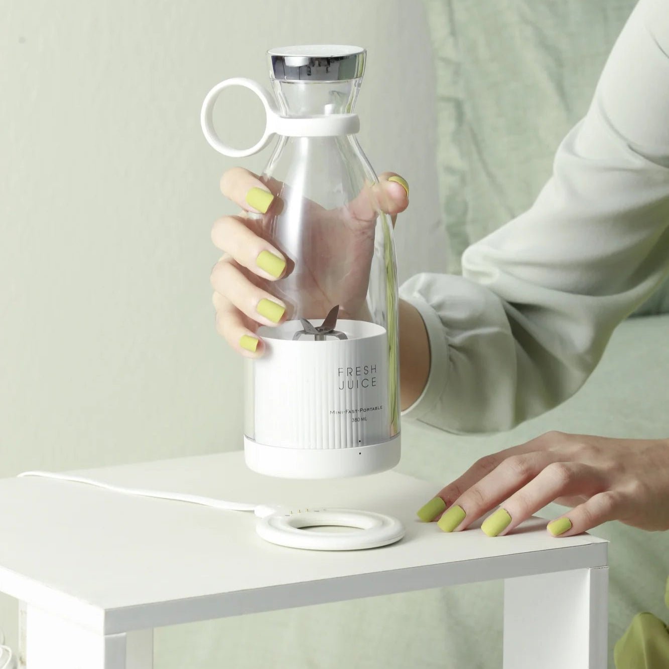 Portable Electric Juicer Blender – 350ml USB Rechargeable Mini Mixer - Onlytenbucks.com