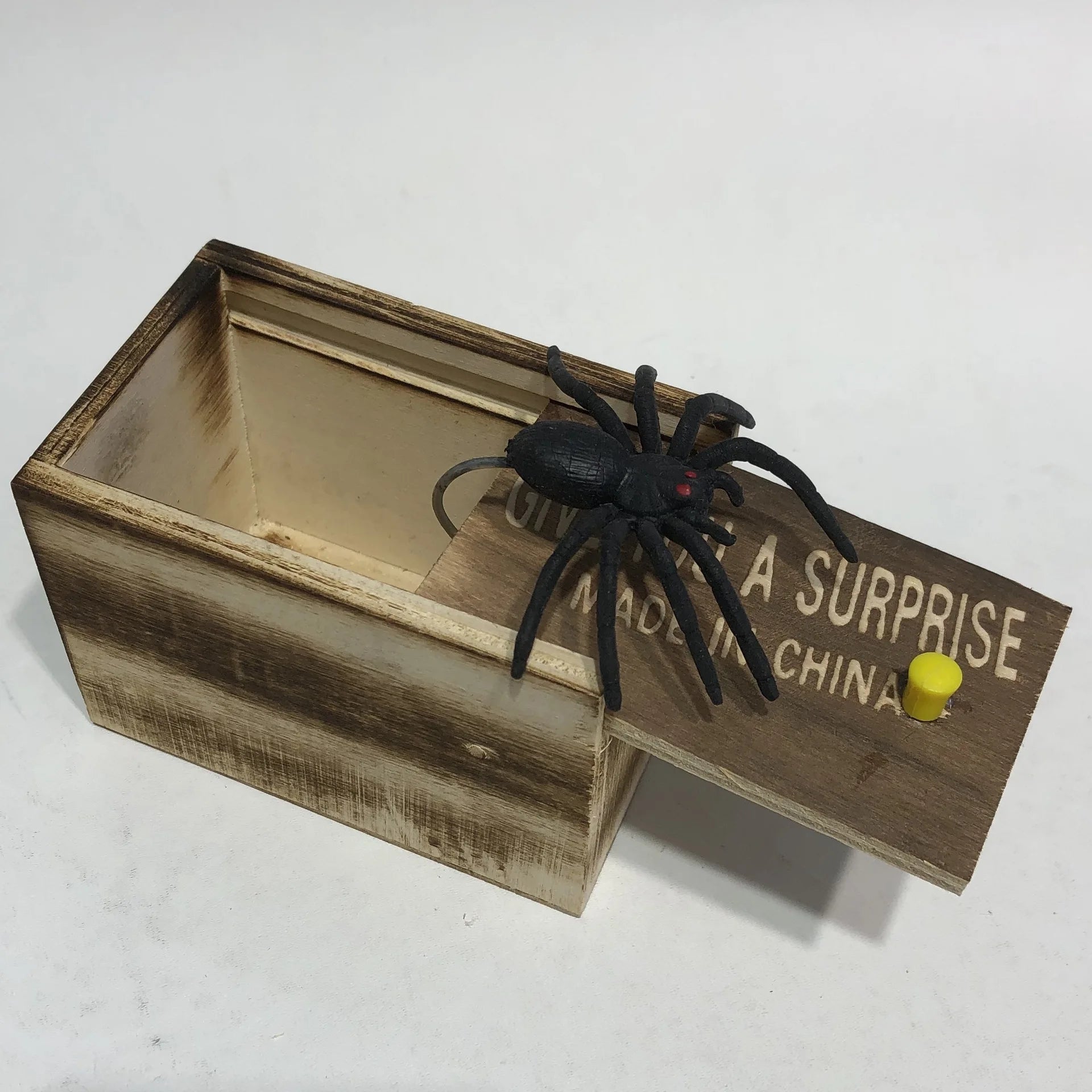 Wooden Spider Prank Box – Surprise Insect Joke - Onlytenbucks.com